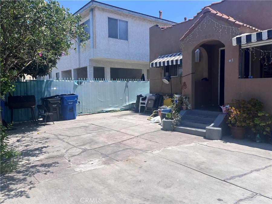 Property photo for 2026 S Ridgeley, Los Angeles, CA