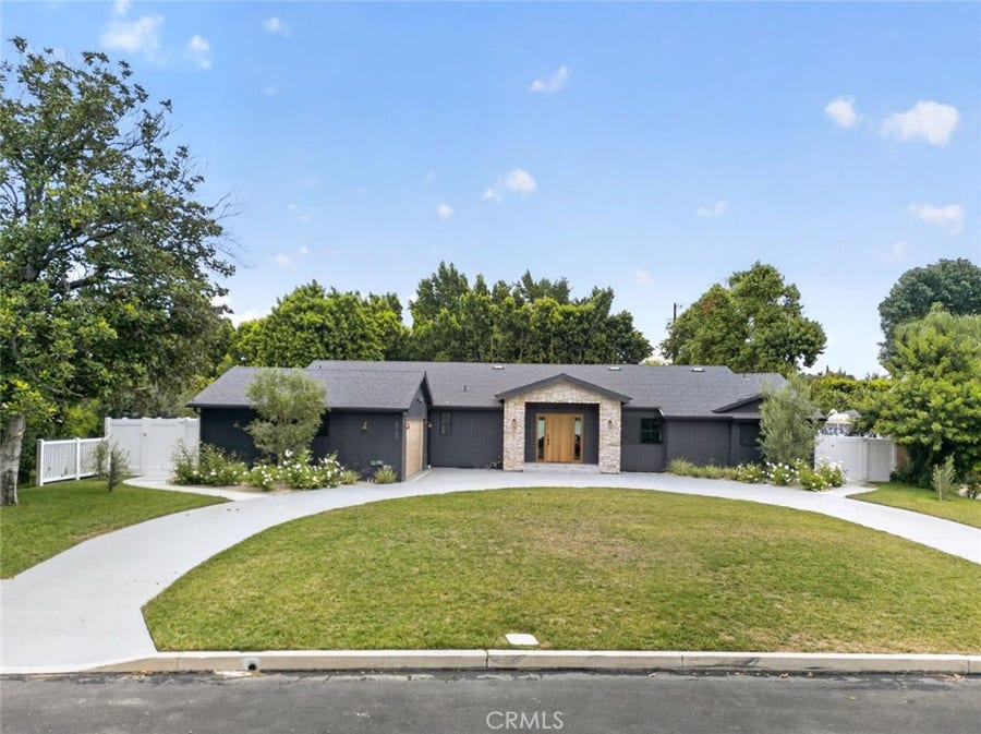 Property photo for 8960 Oak Park Avenue, Sherwood Forest, CA