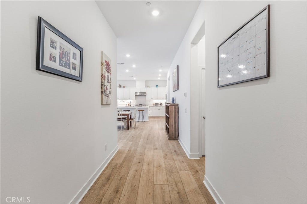 27227 Diamond Peak Lane, #302, Valencia, CA 91381 Entryway