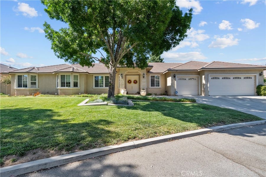 Property photo for 239 Hawk Lane, Palmdale, CA