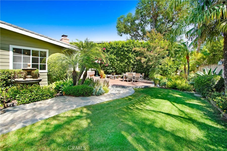 Property photo for 5062 Avenida Hacienda, Tarzana, CA