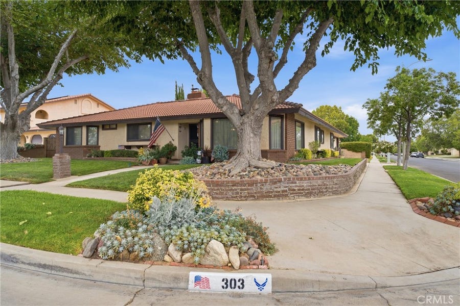 Property photo for 303 Susan Court, Palmdale, CA
