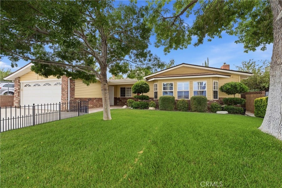 Property photo for 42123 45th Street W, Quartz Hill, CA
