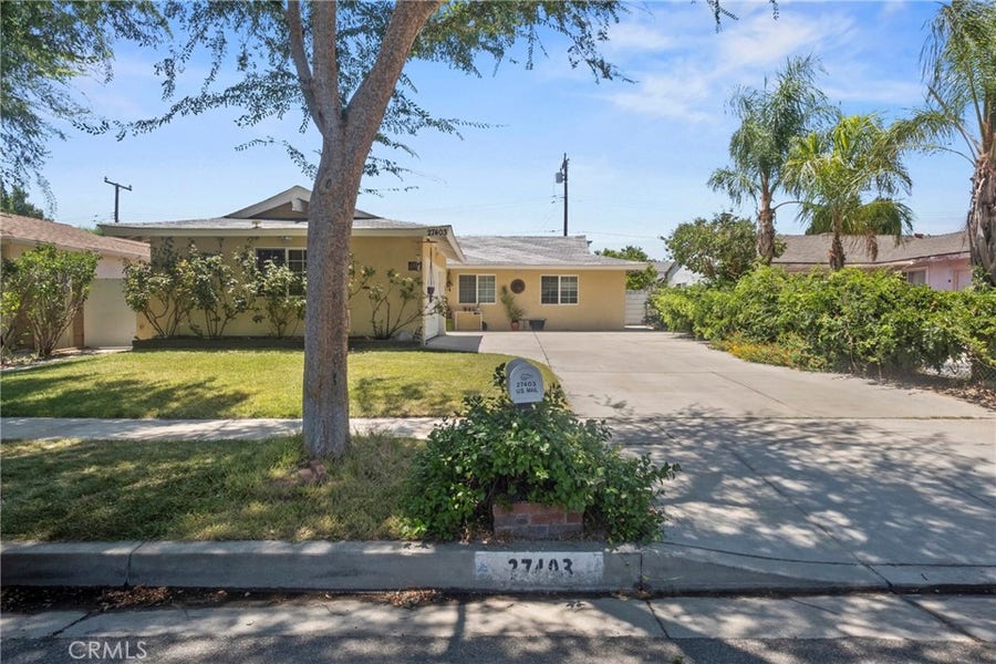 Property photo for 27403 Arriola, Saugus, CA