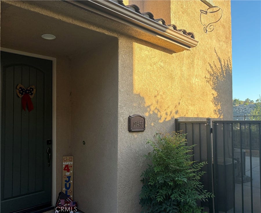 Property photo for 19458 Laroda, Saugus, CA