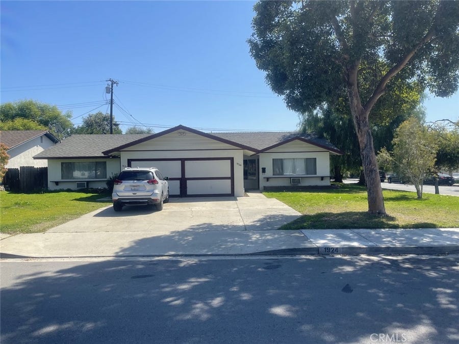 Property photo for 1924 Bobolink Way, Pomona, CA