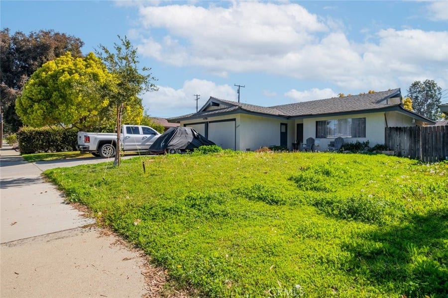 Property photo for 1934 Bobolink Way, Pomona, CA