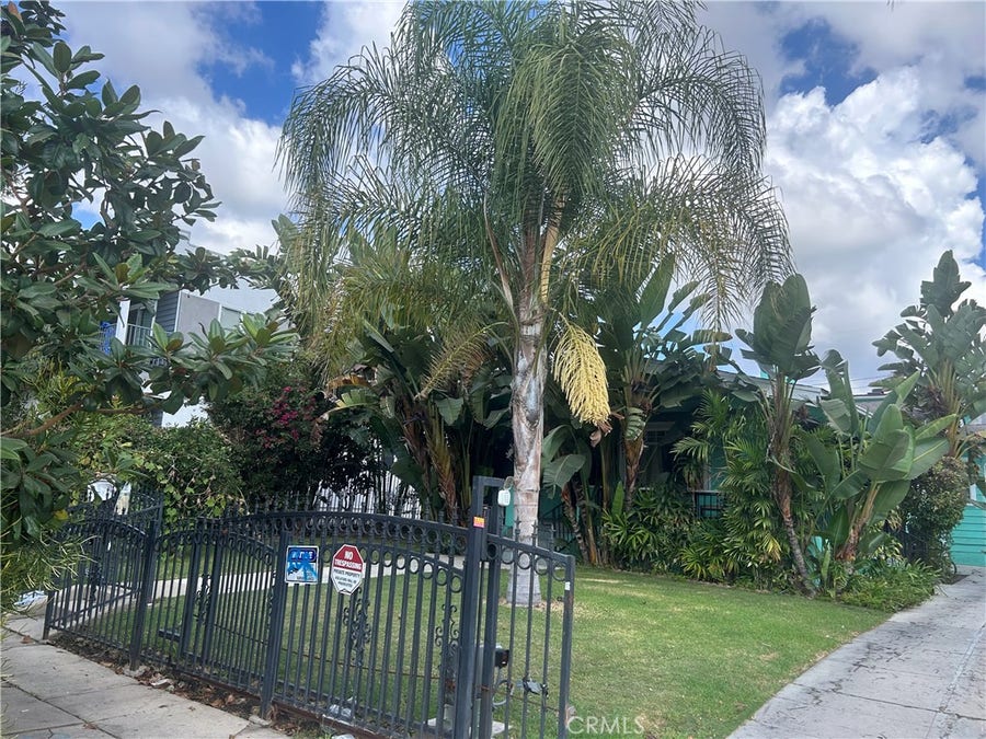 Property photo for 4727 Oakwood Avenue, Los Angeles, CA