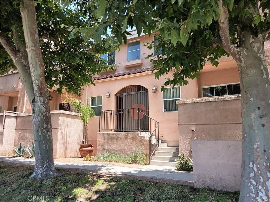 Property photo for 7320 Balboa Boulevard, #205, Lake Balboa, CA