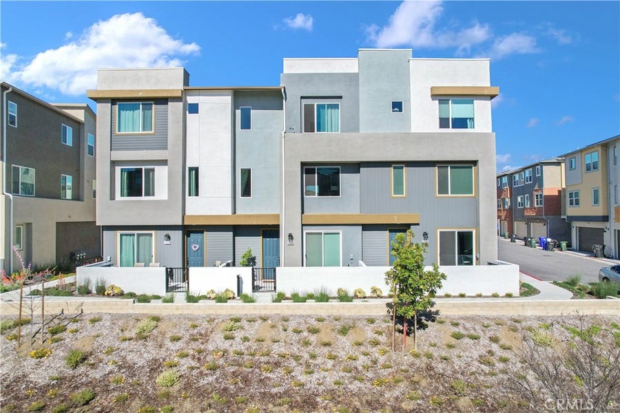 Property photo for 27582 Manzanita Way, Valencia, CA