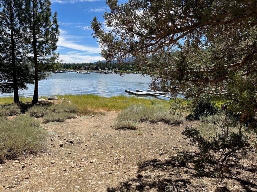 Property photo for 403 Gibralter lane, Big Bear Lake, CA