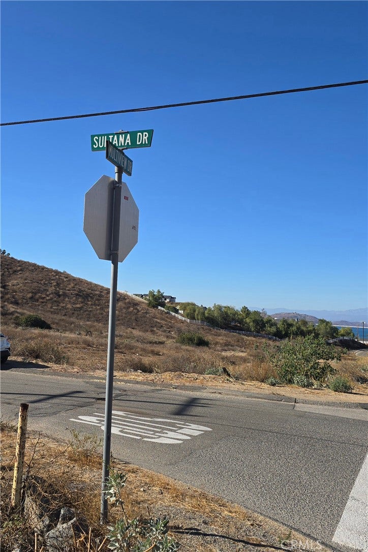 On the corner of Sultana and Multiview