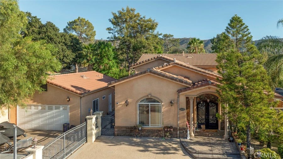 Property photo for 10610 Oak Tree, Sunland, CA
