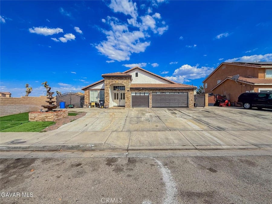 Property photo for 36722 Pine Valley Ct, Palmdale, CA