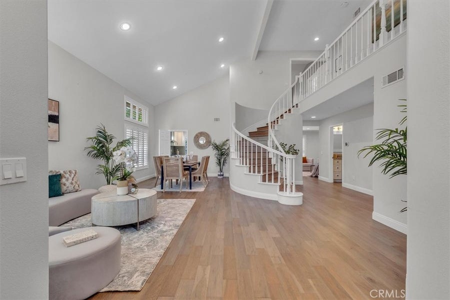 Property photo for 537 Savona, Oak Park, CA