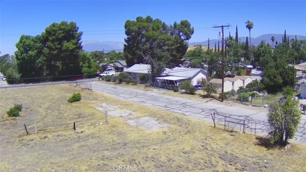 25237 Bessant St, San Bernardino, CA 92404 25237 Bessant St, San Bernardino, CA 92404