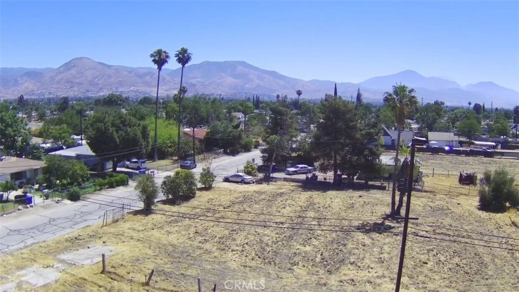 25237 Bessant St, San Bernardino, CA 92404 25237 Bessant St, San Bernardino, CA 92404