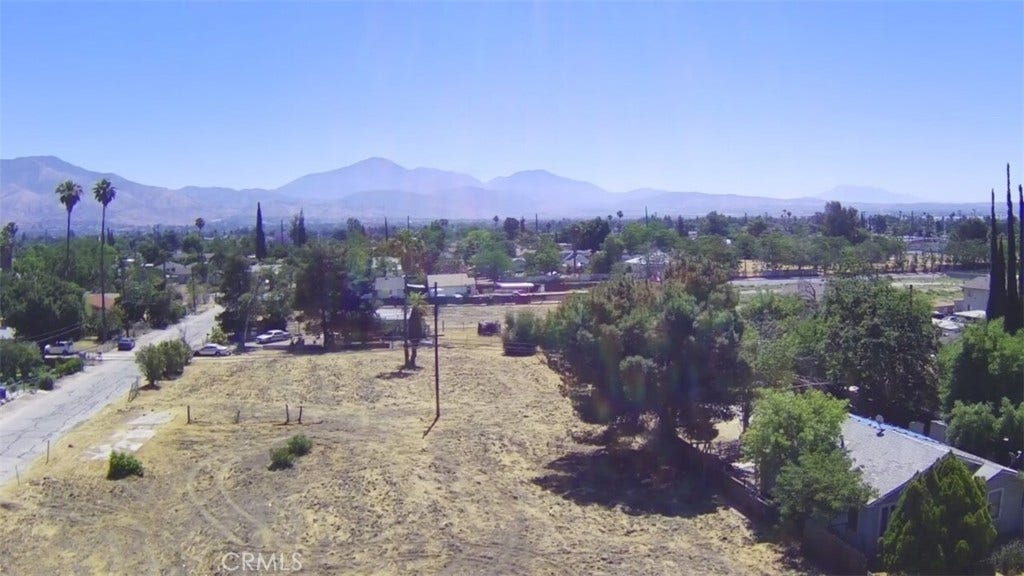 25237 Bessant St, San Bernardino, CA 92404 25237 Bessant St, San Bernardino, CA 92404