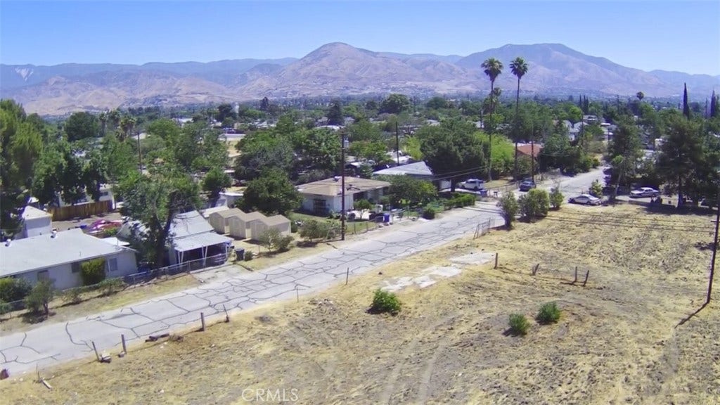 25237 Bessant St, San Bernardino, CA 92404 25237 Bessant St, San Bernardino, CA 92404