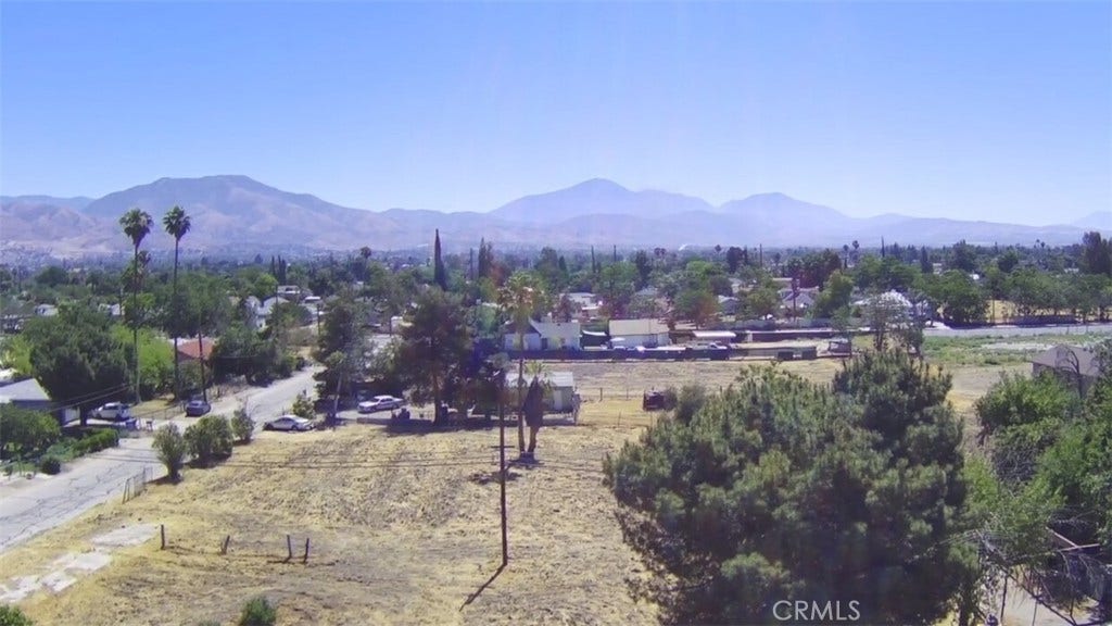 25237 Bessant St, San Bernardino, CA 92404 25237 Bessant St, San Bernardino, CA 92404