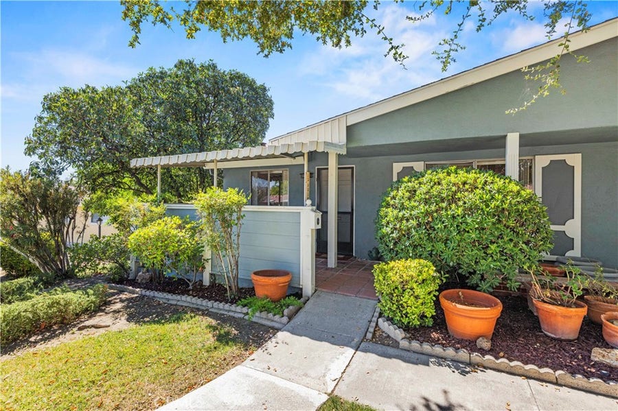 Property photo for 19231 Avenue Of The Oaks, #A, Newhall, CA