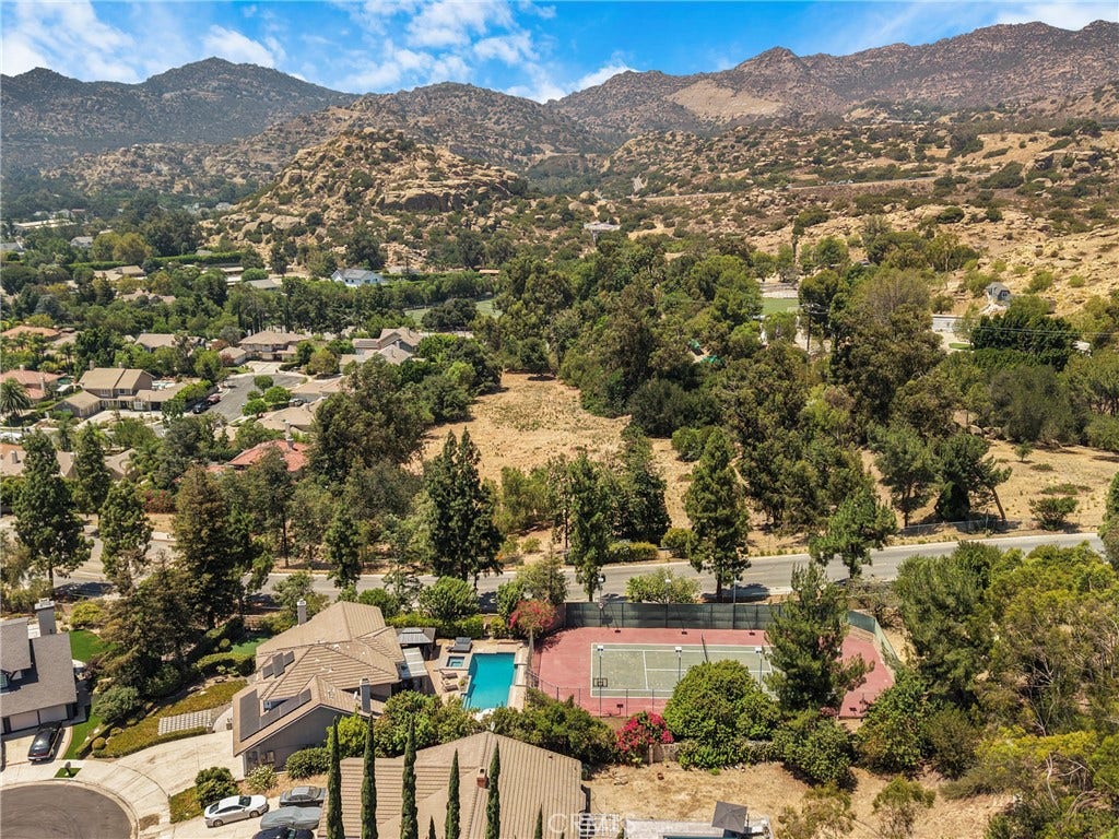 21335 Dove, Chatsworth, CA 91311