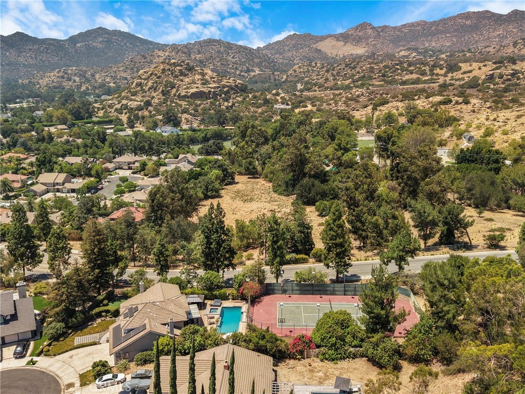 21335 Dove, Chatsworth, CA 91311