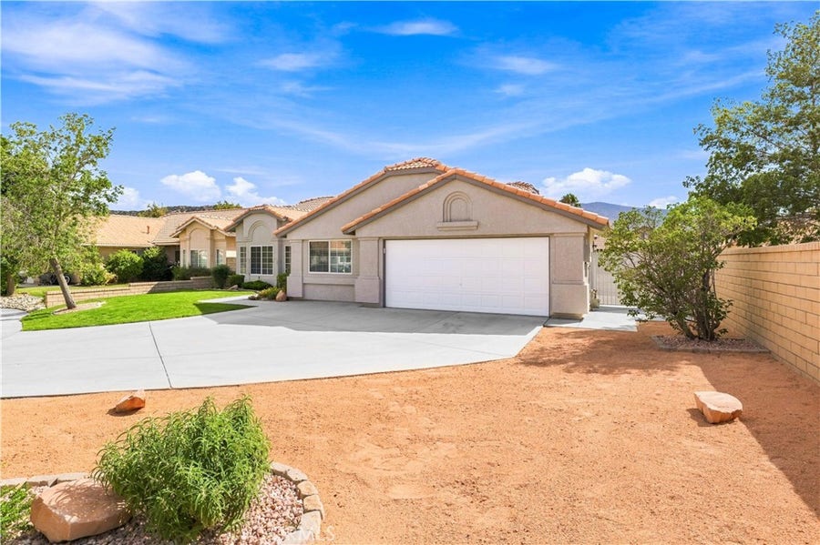 Property photo for 38917 Silica, Palmdale, CA