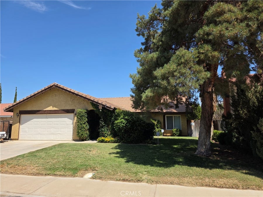 Property photo for 527 Curve Circle, Lancaster, CA