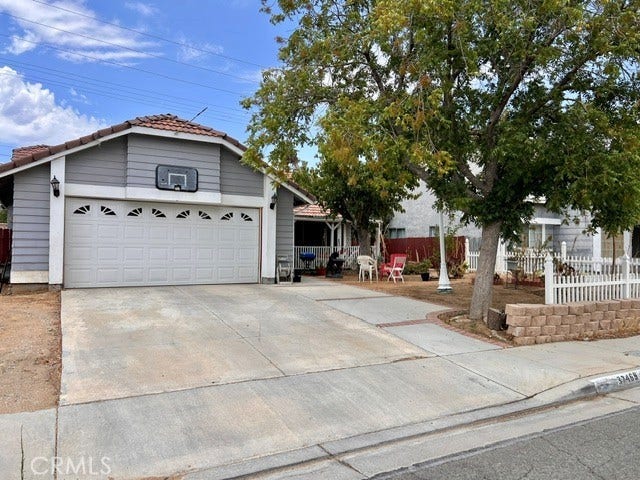Property photo for 37469 Cambridge Lane, Palmdale, CA