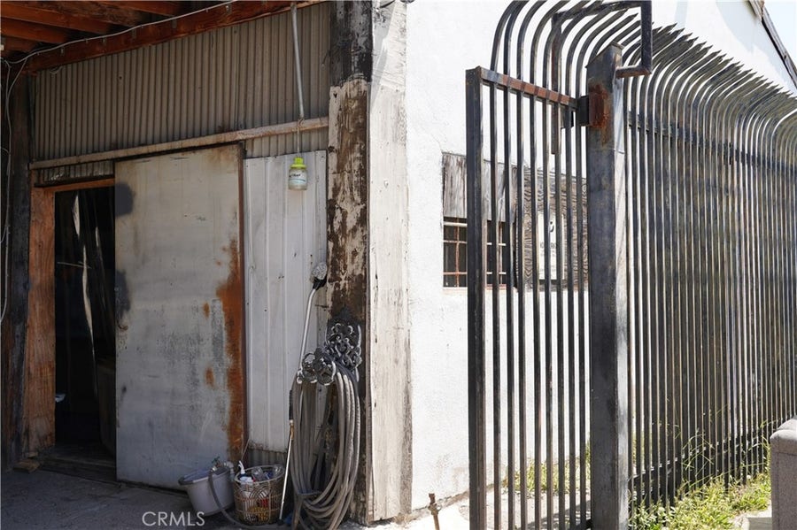 Property photo for 911 E 108th, Los Angeles, CA