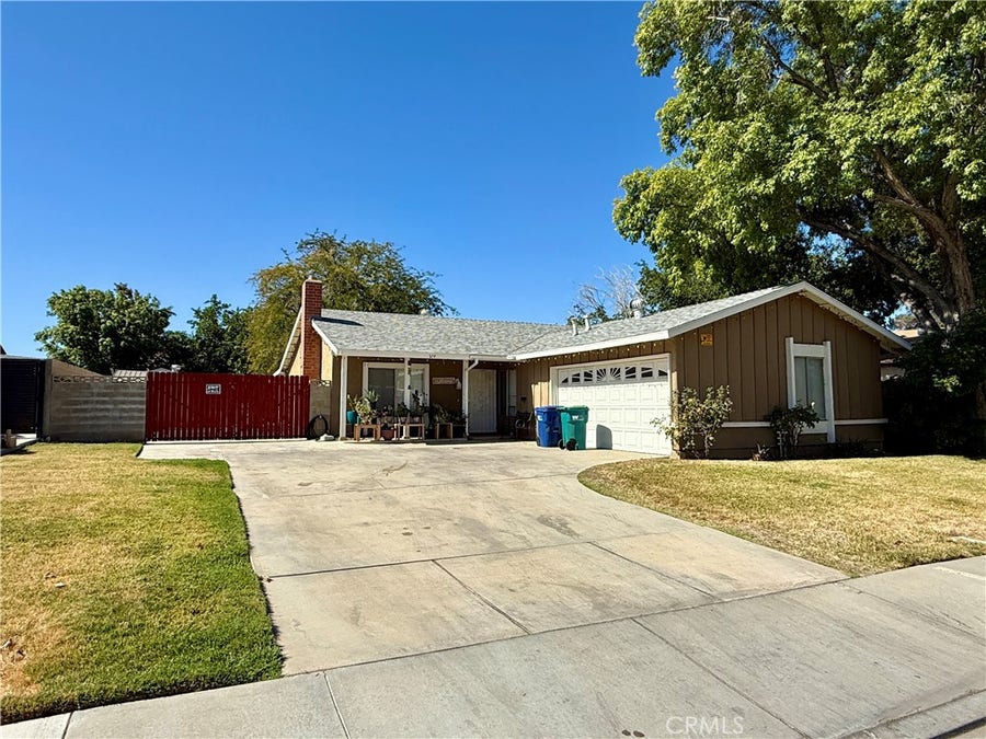 Property photo for 724 E Avenue J4, Lancaster, CA