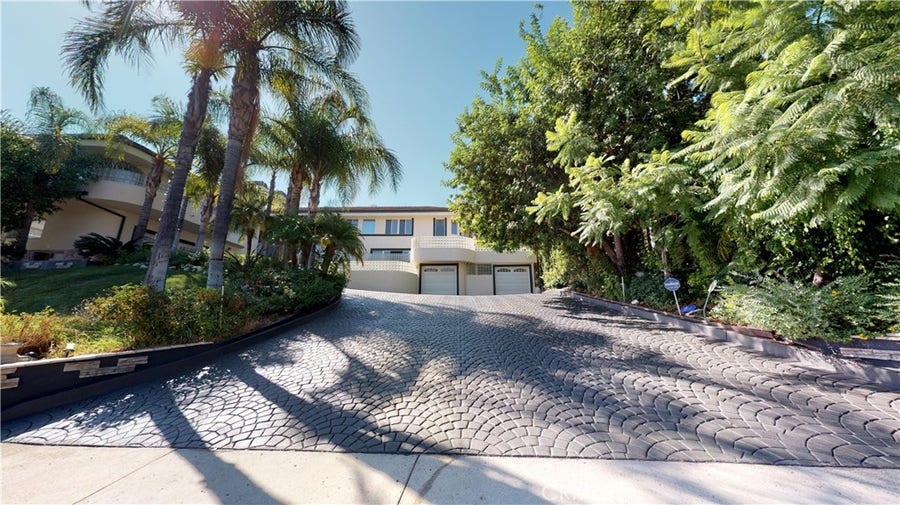 Property photo for 22500 N Summit Ridge, Chatsworth, CA