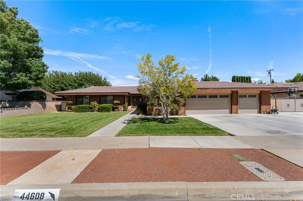 44608 Loneoak Avenue, Lancaster, CA 93534