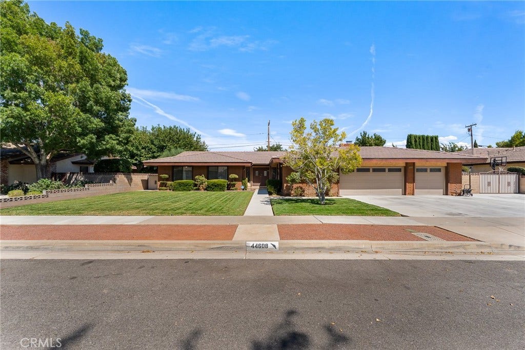 44608 Loneoak Avenue, Lancaster, CA 93534