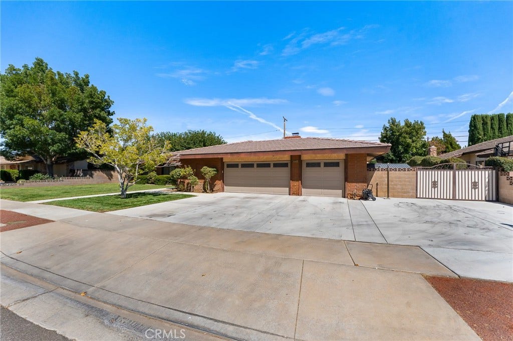 44608 Loneoak Avenue, Lancaster, CA 93534