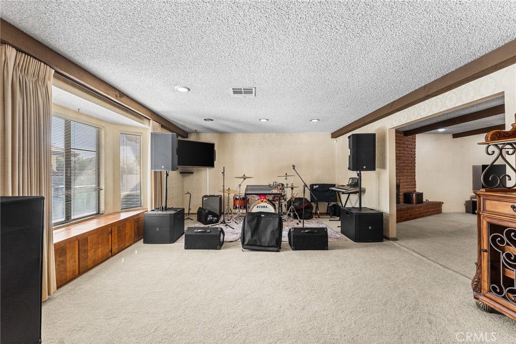 44608 Loneoak Avenue, Lancaster, CA 93534