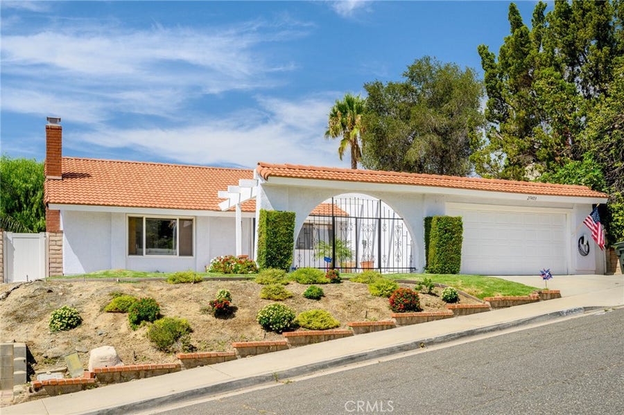 Property photo for 27403 Garza Drive, Saugus, CA