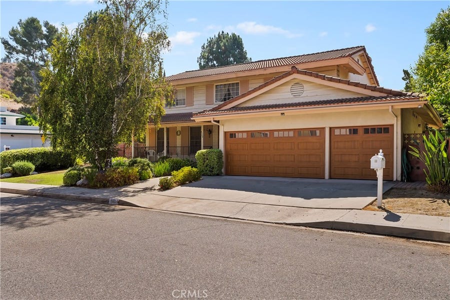 Property photo for 6304 Mirrior Lake Dr, Hollywood Hills, CA