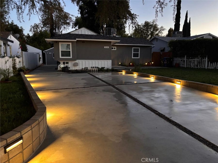 Property photo for 23130 Victory, Woodland Hills, CA