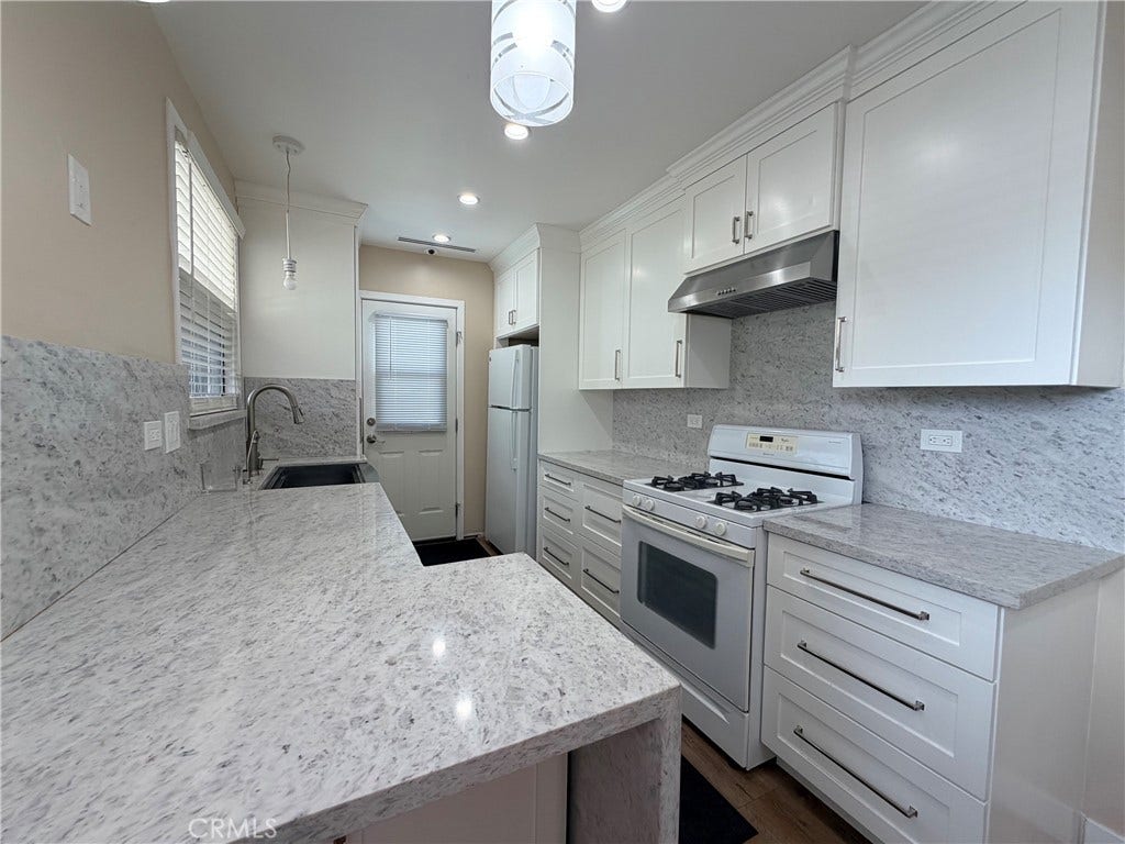 10971 Roscoe, Sun Valley, CA 91352