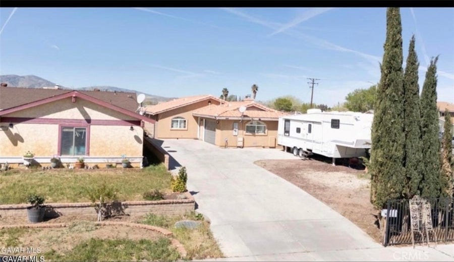 Property photo for 37551 29th E, Palmdale, CA