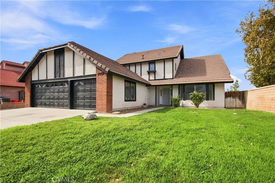 Property photo for 2001 Comstock Court, Palmdale, CA