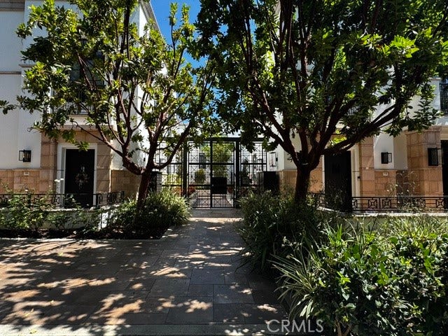 Property photo for 288 S Oakland, #103, Pasadena, CA