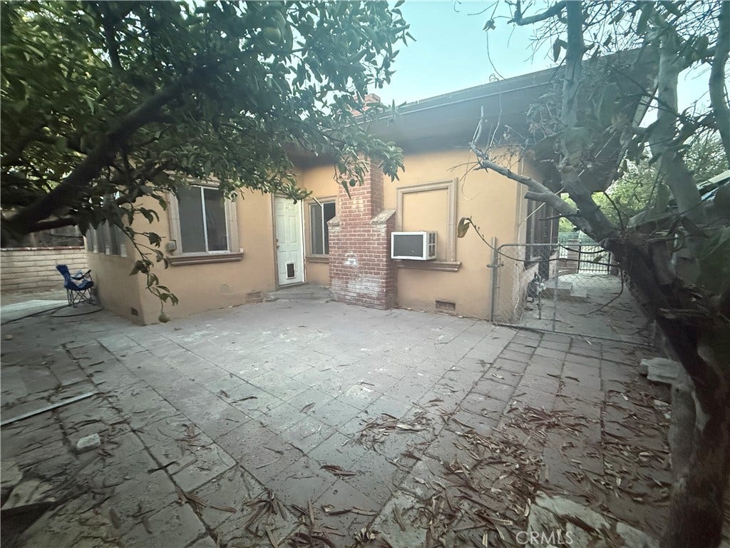 10004 San Fernando Road, Pacoima, CA 91331