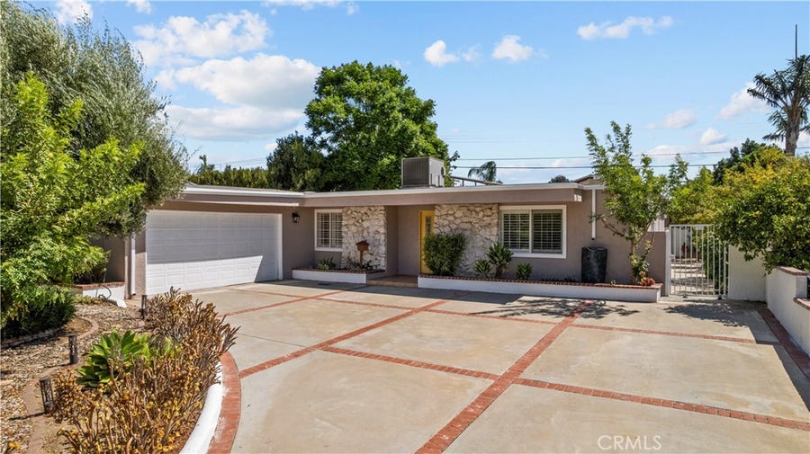 Property photo for 9660 Delco Avenue, Chatsworth, CA