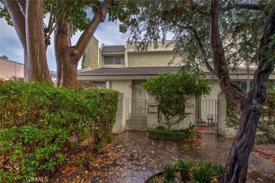 Property photo for 11786 Moorpark Street, #F, Studio City, CA