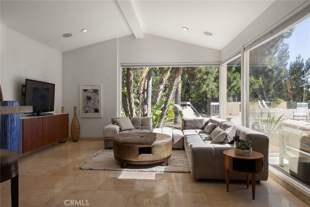 Main House: Den