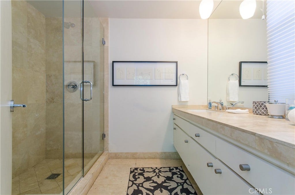 Main House: Bedroom 2: Ensuite Bathroom