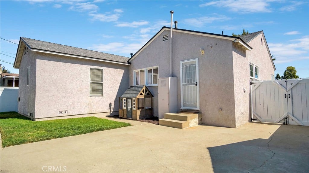 5503 Hayter, Lakewood, CA 90712 Lots of room playing